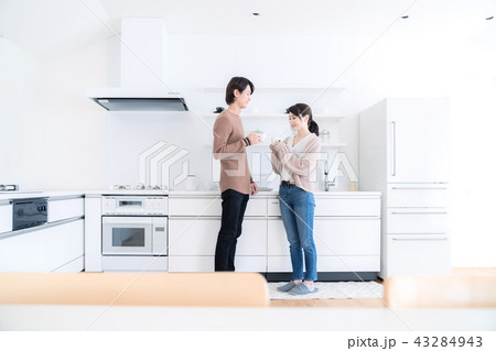 キッチンのカップル キッチンのカップル 43284943