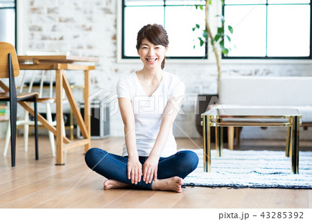 若い女性 43285392