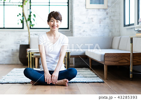 若い女性 43285393