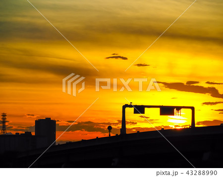 夕暮れの高速道路 夕暮れの高速道路 43288990
