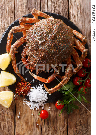 Luxurious Raw spider crab Luxurious Raw spider crab 43289832