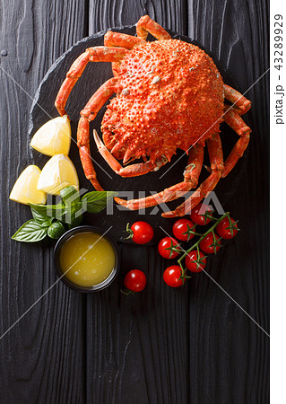 Delicious crab spider served with lemon 43289929