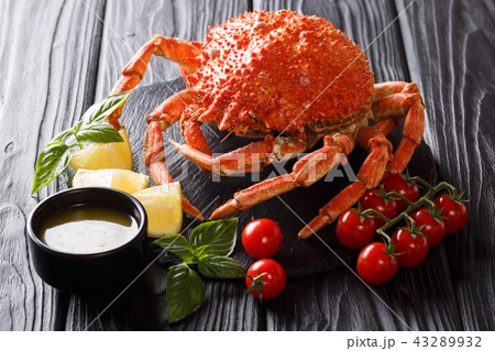 beautiful boiled spider crab is served with tomato 43289932