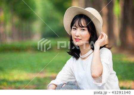 若い女性 韓国人 森 43291340