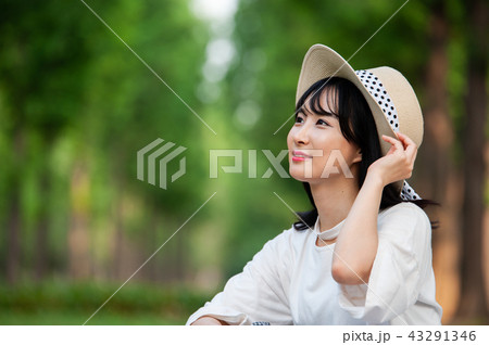 若い女性 韓国人 森 43291346