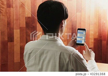風景 男性 メッセージ スマートフォン 風景 男性 メッセージ スマートフォン 43291368