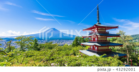 外国人観光客に人気のスポット　富士吉田　新倉富士浅間神社 43292001