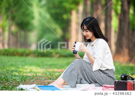 若い女性 韓国人 森 43296362