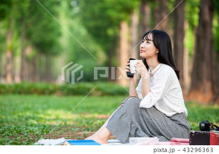 若い女性 韓国人 森 43296363