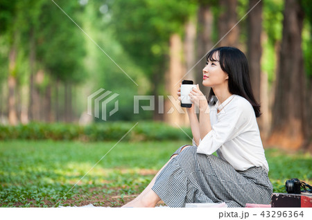 若い女性 韓国人 森 43296364