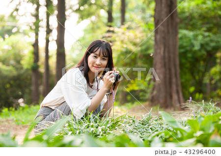若い女性 韓国人 森 43296400