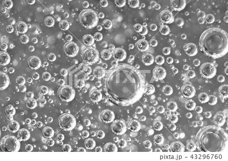 Black-and-white big and small grey bubbles insid 43296760
