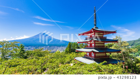 外国人観光客に人気のスポット 富士吉田 新倉富士浅間神社 外国人観光客に人気のスポット 富士吉田 新倉富士浅間神社 43298123