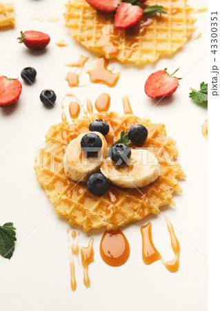 Round waffles with fruits, tasty breakfast background Round waffles with fruits, tasty breakfast background 43300351