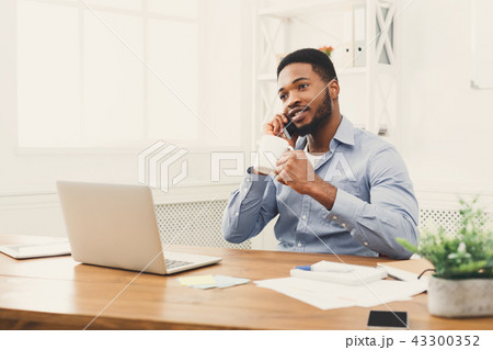 Young black businessman talking on mobile phone 43300352