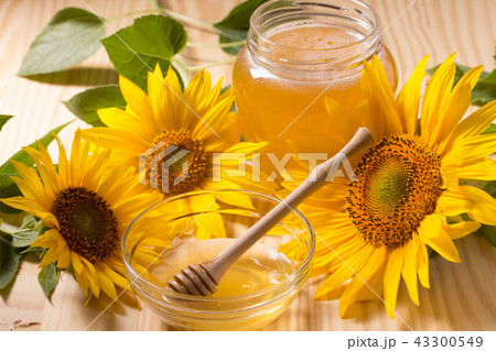 Honey in a glass jar Honey in a glass jar 43300549