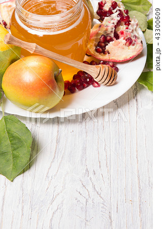 Pieces ripe pomegranate, honey and apple Pieces ripe pomegranate, honey and apple 43300609