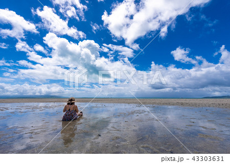 竹富島 コンドイビーチ 干潮時にだけ出現する幻の浜 の写真素材