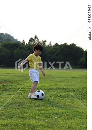 子供 韓国 サッカーの写真素材