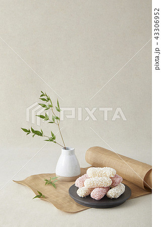 木の枝 花瓶 伝統的な食べ物 43306952