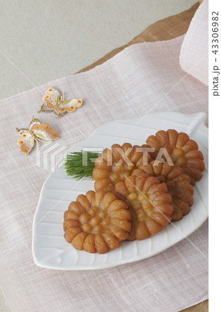 薬と 薬菓 伝統的な食べ物 43306982