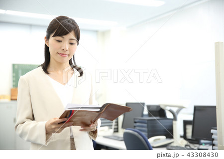働く女性 働く女性 43308430