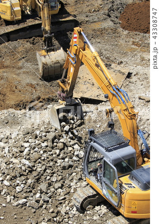 建物の解体と建築現場 43308747