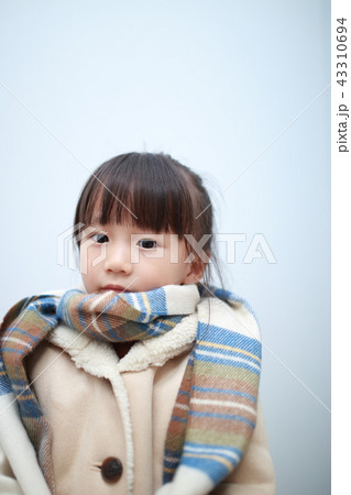 ダッフルコート (アウター 冬 ポートレート 上着 人物 日本人 乳幼児 コピースペース 子供) ダッフルコート (アウター 冬 ポートレート 上着 人物 日本人 乳幼児 コピースペース 子供) 43310694