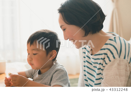 4 years old 43312248