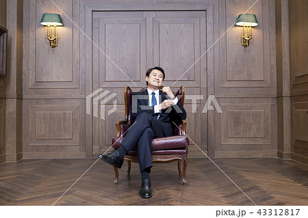 ビジネスマン 中年 笑顔 43312817