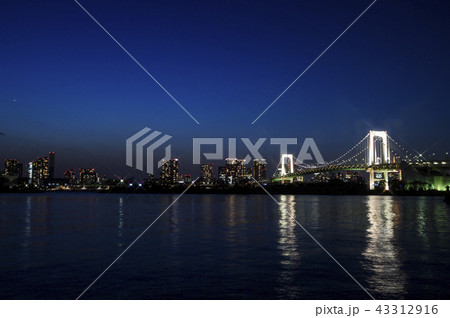 東京湾とお台場とレインボーブリッジ 43312916