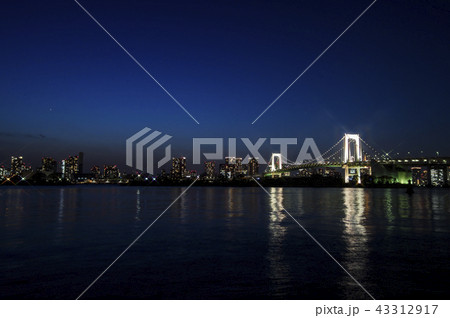 東京湾とお台場とレインボーブリッジ 43312917
