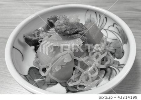 家庭的で素朴な自家製のレトロ感のある「肉じゃが」 43314199