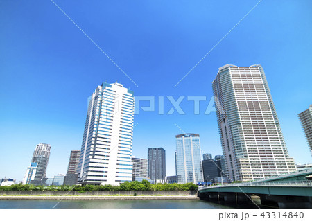 水辺に建つタワーマンション 43314840
