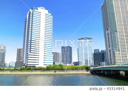 水辺に建つタワーマンション 43314841