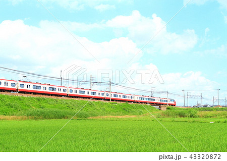 田園地帯を走行する名鉄電車 田園地帯を走行する名鉄電車 43320872