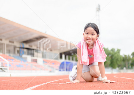 Cute girl in starting position ready for running. 43322667
