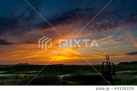 空 夕焼け 夕日 43326329