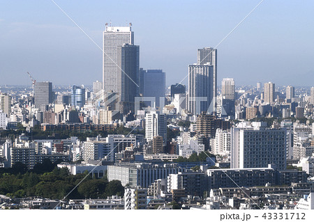 日本の東京都市景観 池袋の高層ビル群など 街並みを望むの写真素材