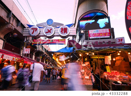 日本の東京都市景観　アメ横を望む（夕景） 43332288