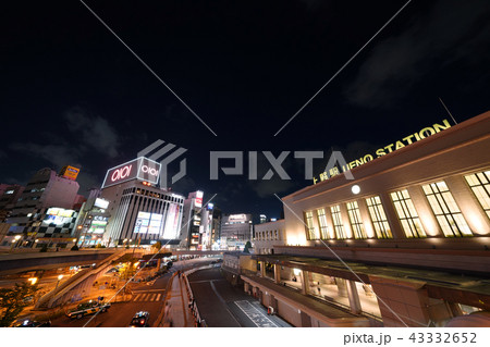 日本の東京都市景観 上野駅など、街並みを望む(夜景) 日本の東京都市景観 上野駅など、街並みを望む(夜景) 43332652