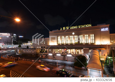 日本の東京都市景観　上野駅など、街並みを望む（夜景） 43332656