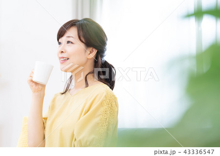 母親　ミドル女性　専業主婦　 43336547