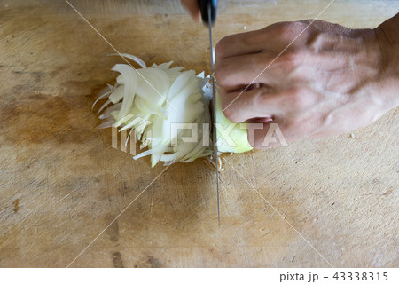 玉ねぎの千切り 玉ねぎの千切り 43338315
