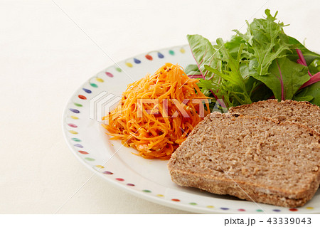 健康的な朝食プレート 健康的な朝食プレート 43339043