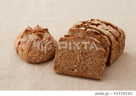 ２種類のドイツパン 43339282