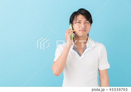 電話をするミドル男性 43339703
