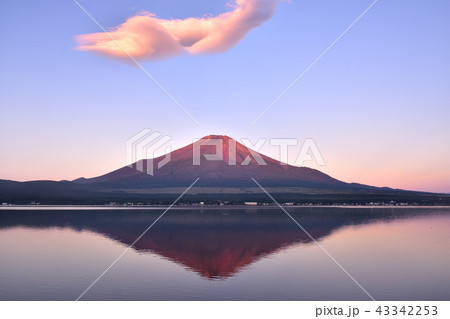 赤富士とつるし雲 43342253