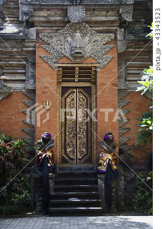 Gate of the Ubud palace, Indonesia 43343523