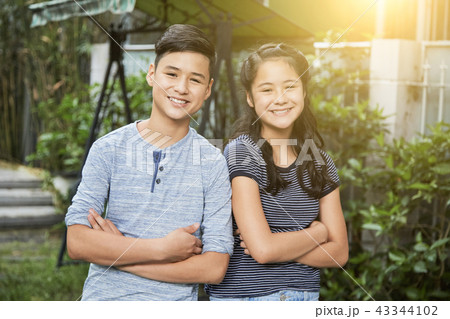 Brother and sister 43344102